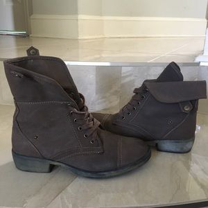 Combat boots